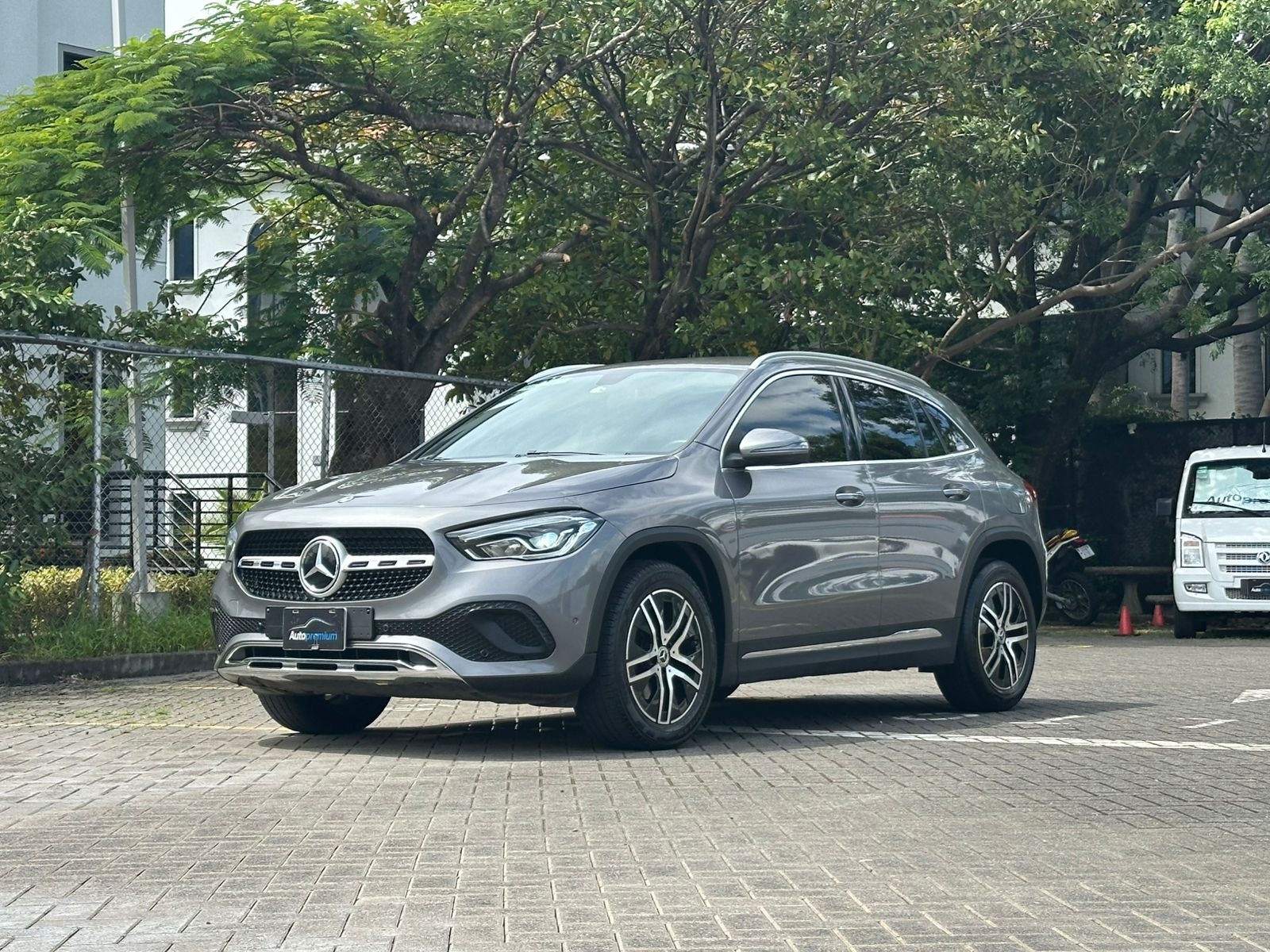 MARCEDES BENZ GLA200