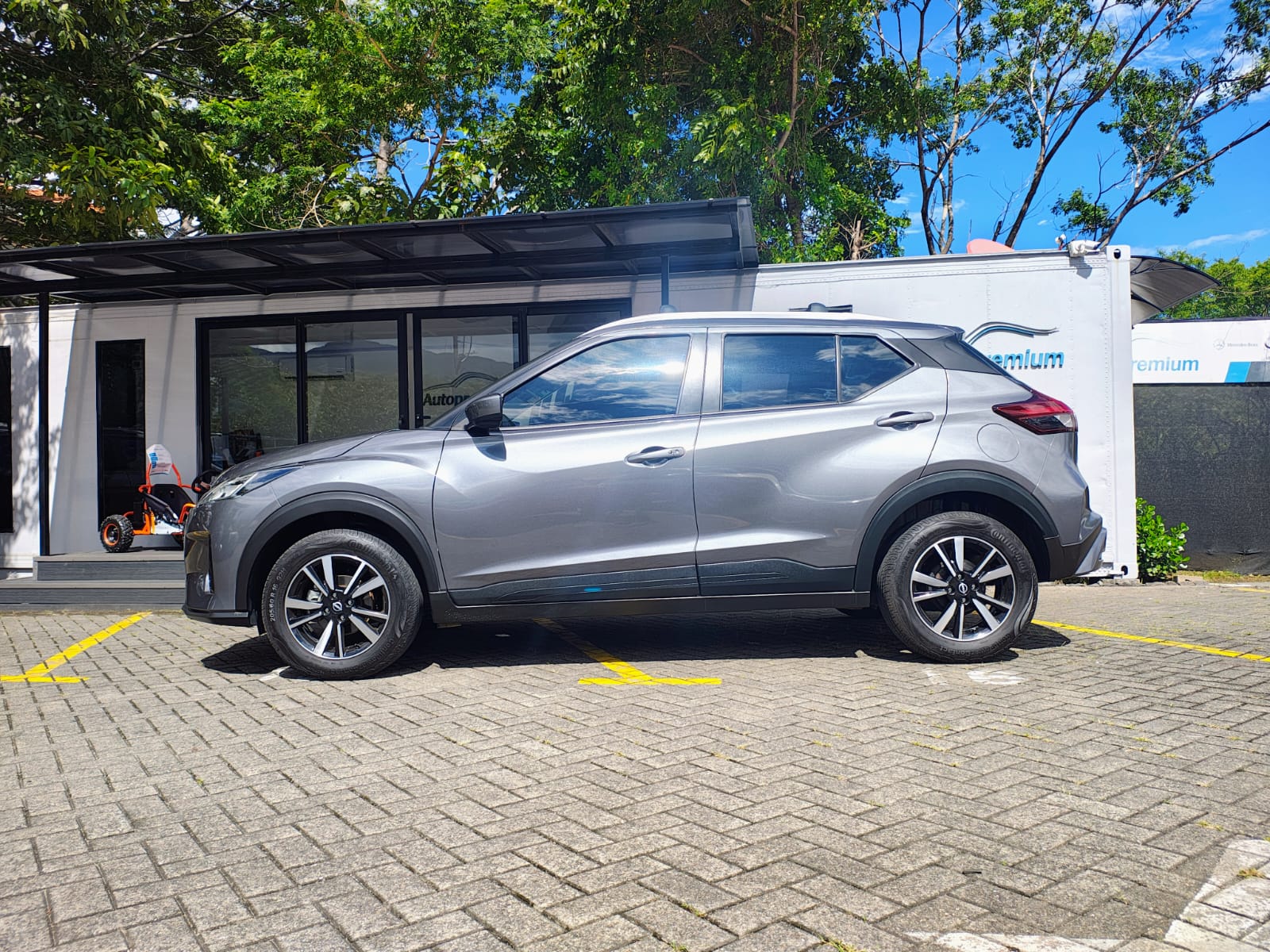 NISSAN KICKS