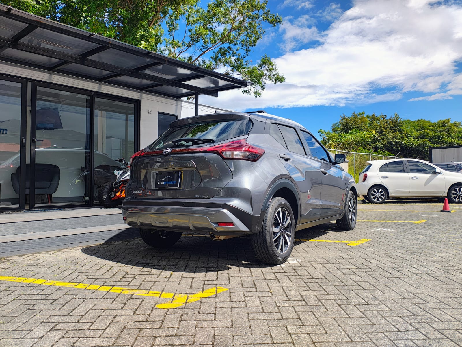 NISSAN KICKS