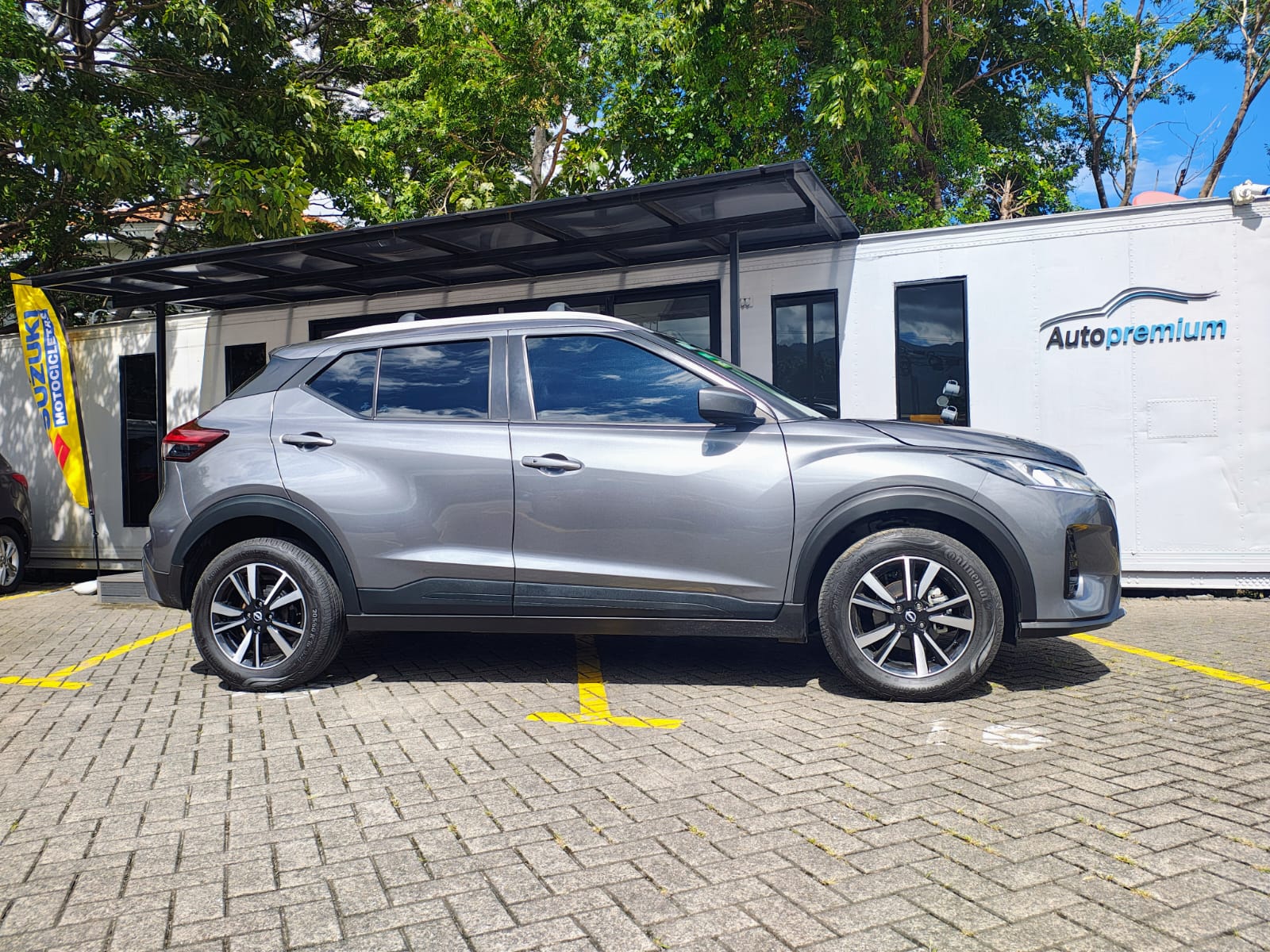 NISSAN KICKS