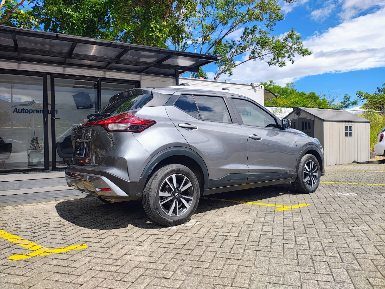 NISSAN KICKS