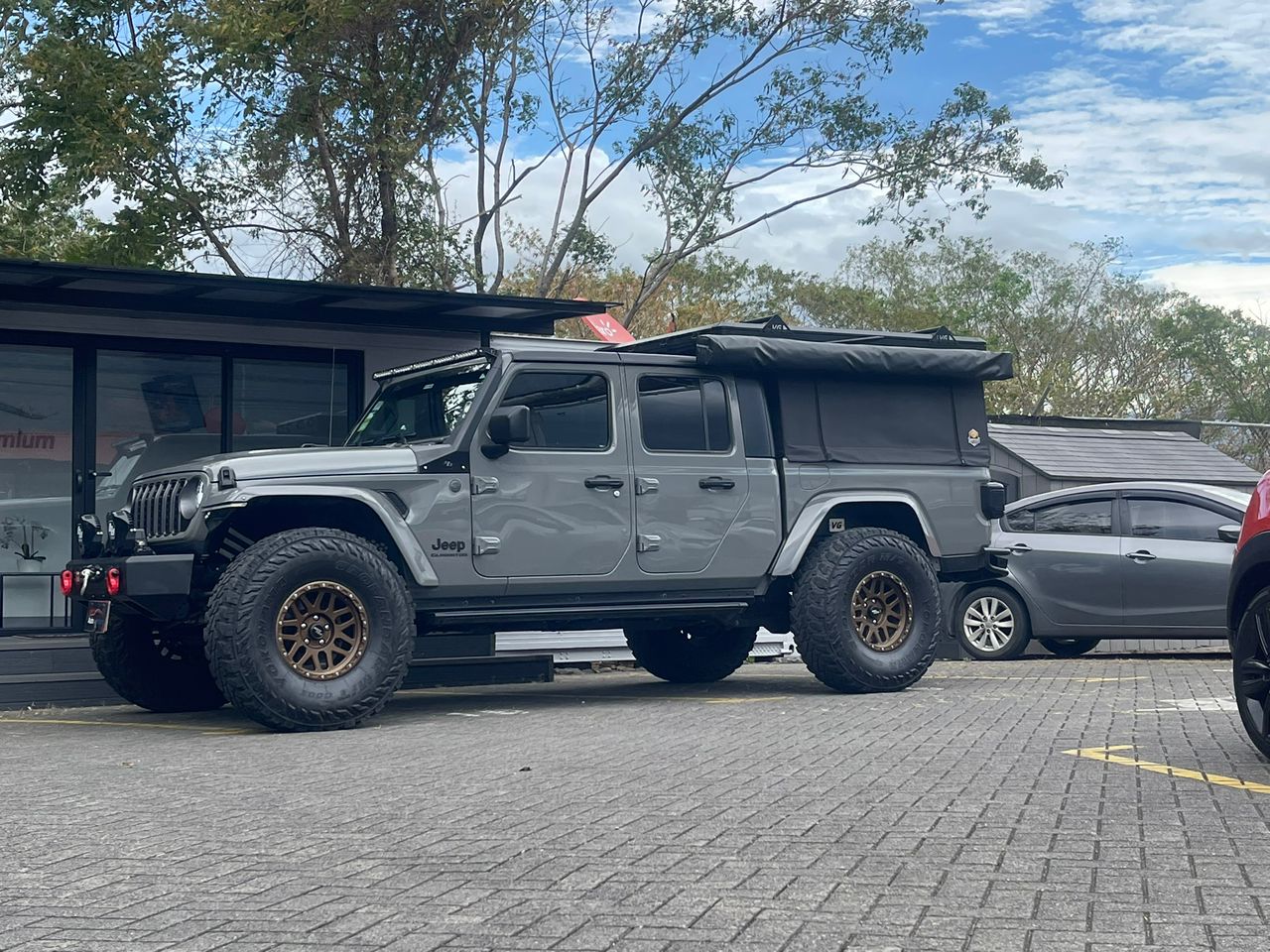 JEEP GLADIATOR SPORT