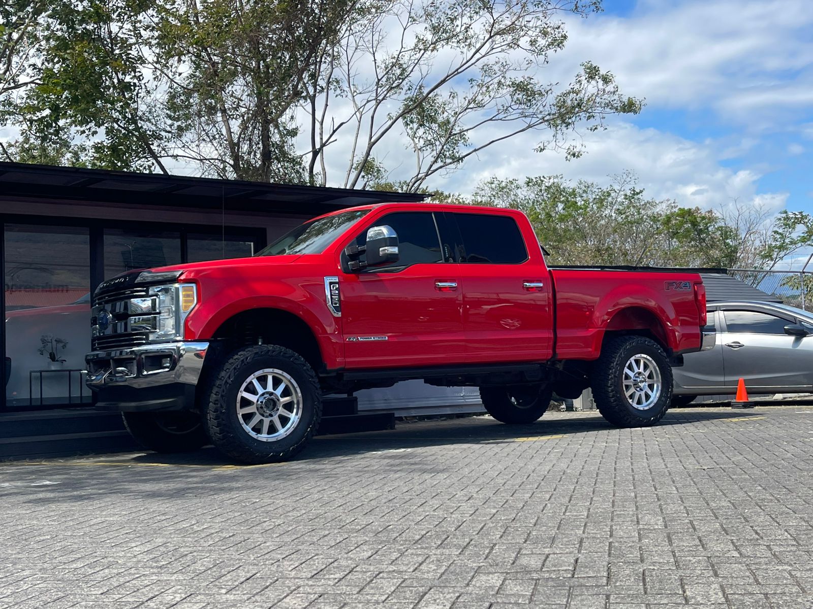FORD F250 LARIAT