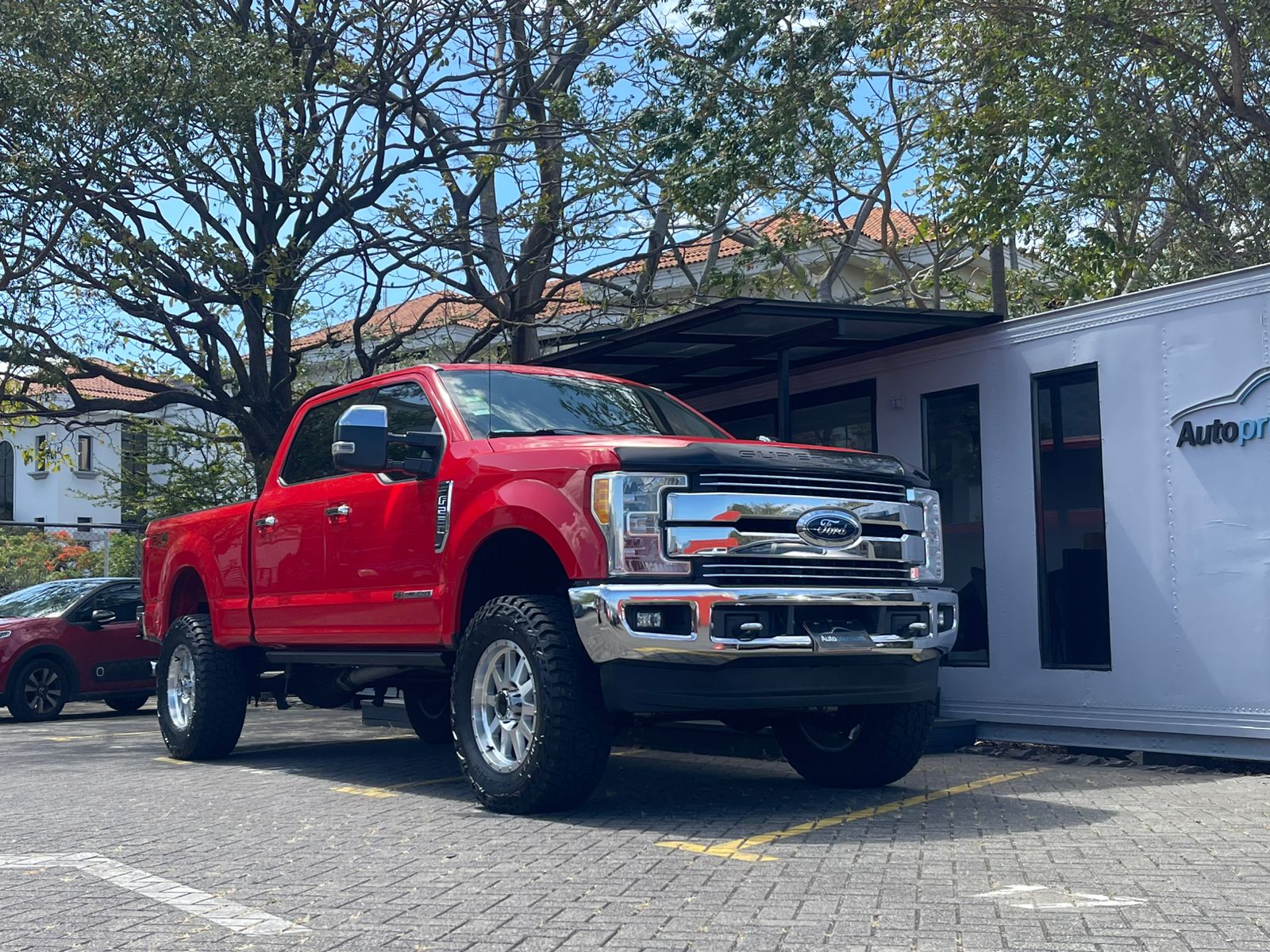 FORD F250 LARIAT