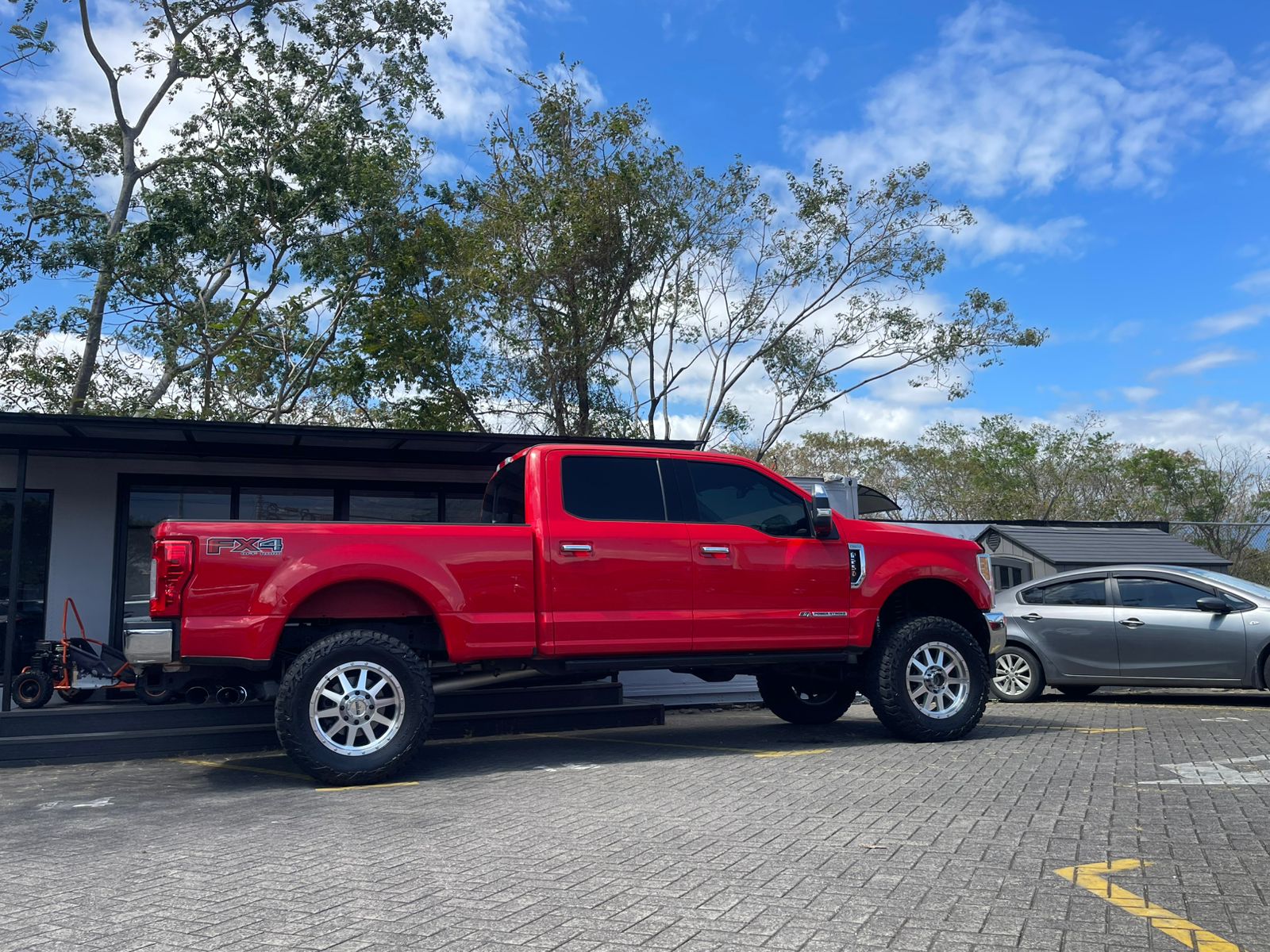 FORD F250 LARIAT