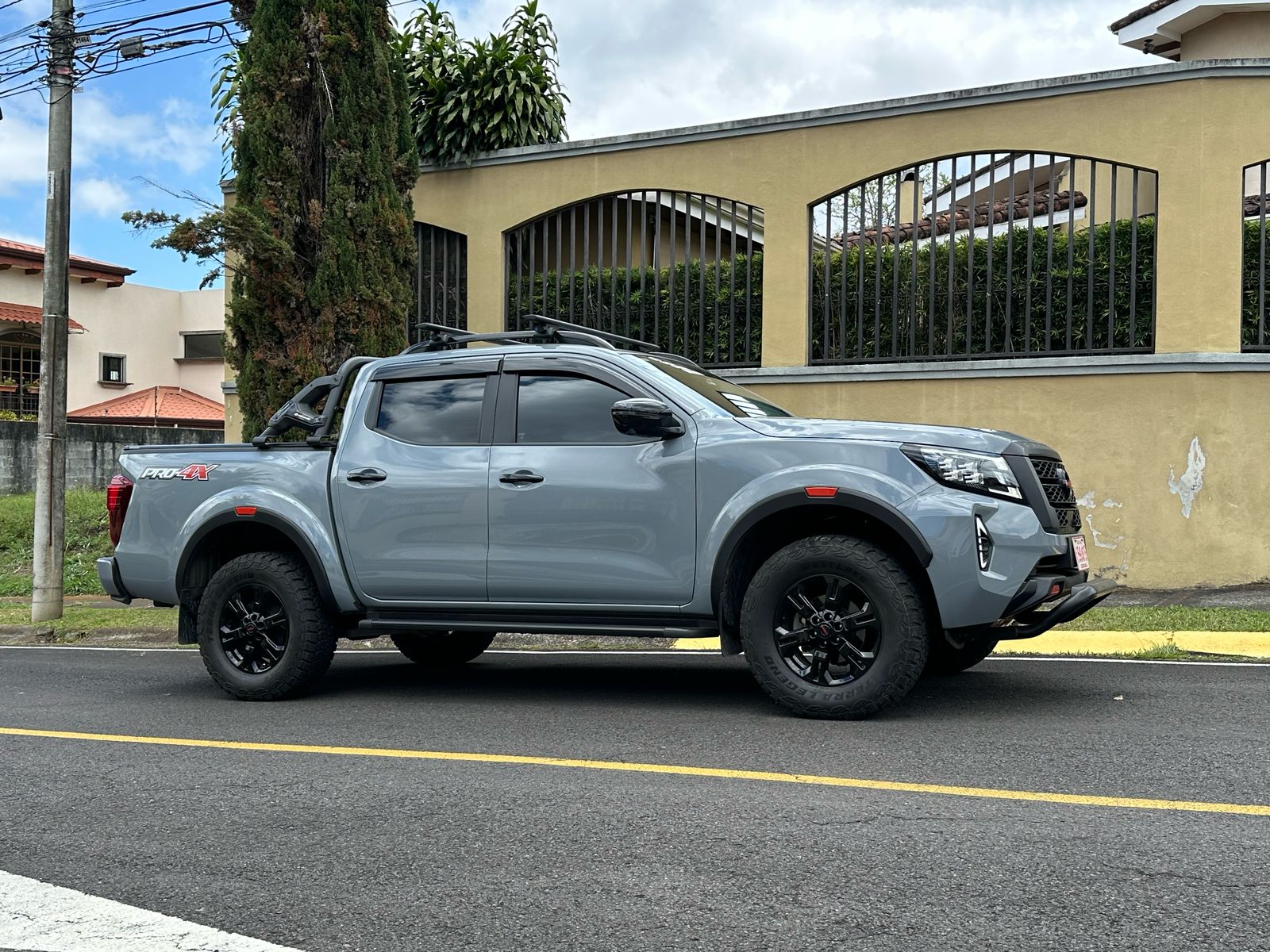 NISSAN FRONTIER PRO 4X