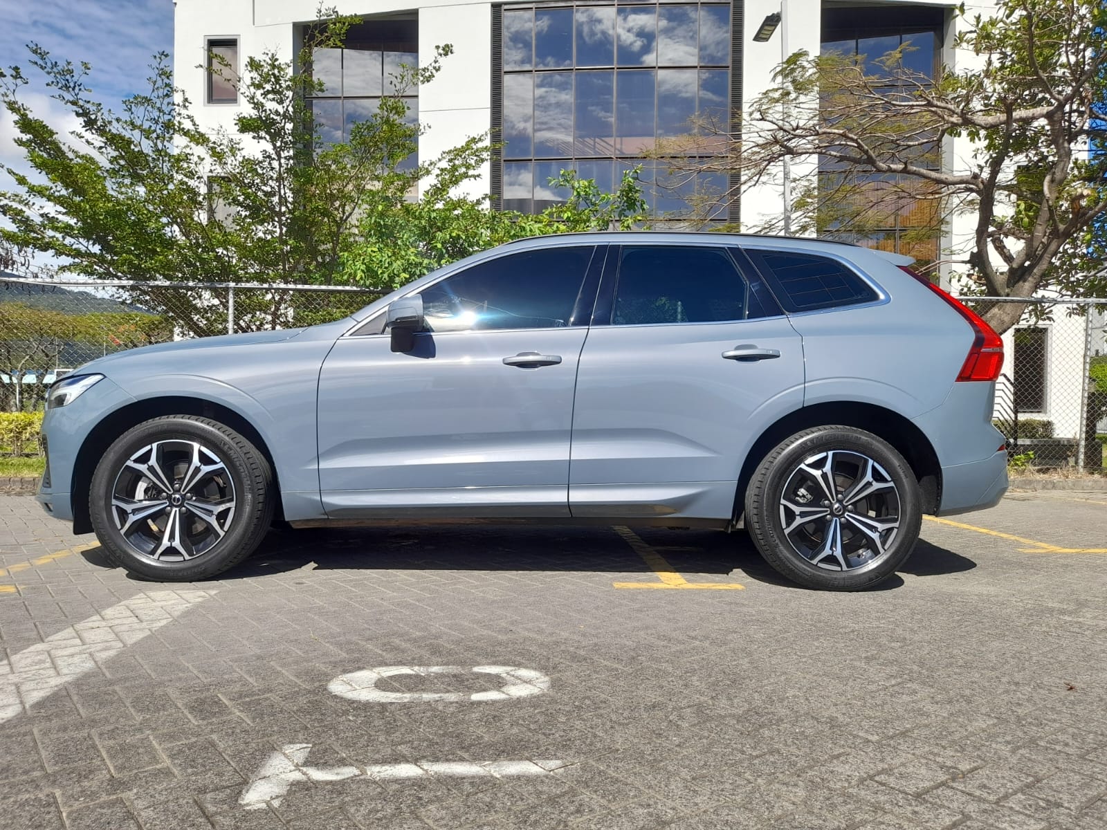 VOLVO XC60 B5