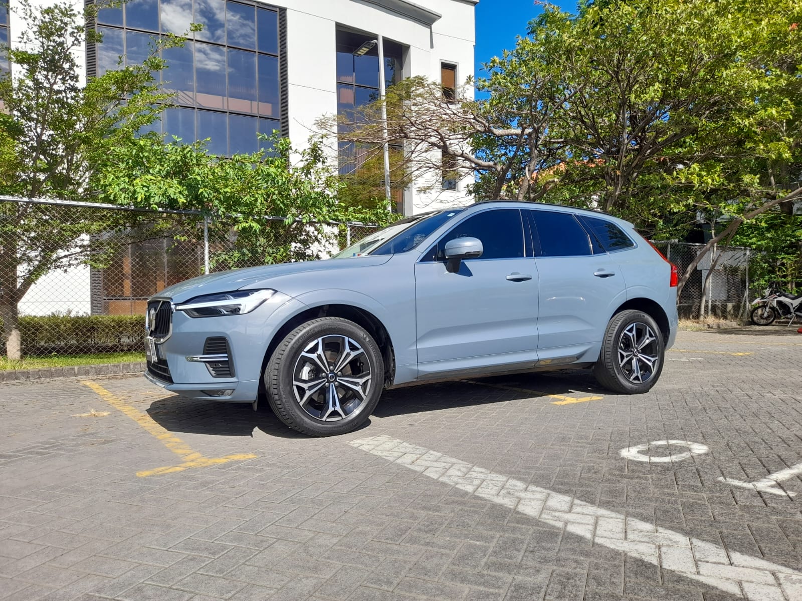 VOLVO XC60 B5
