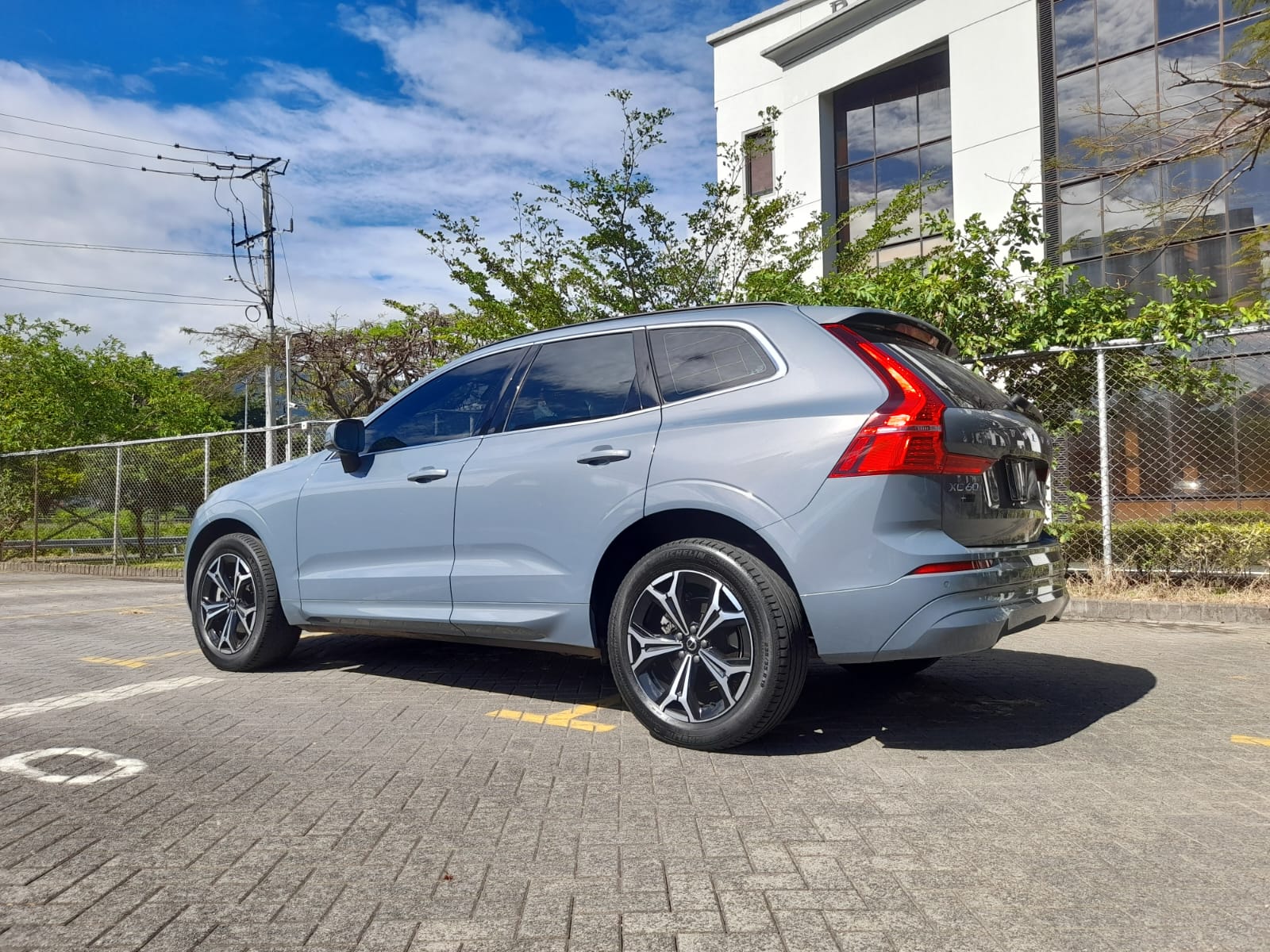 VOLVO XC60 B5