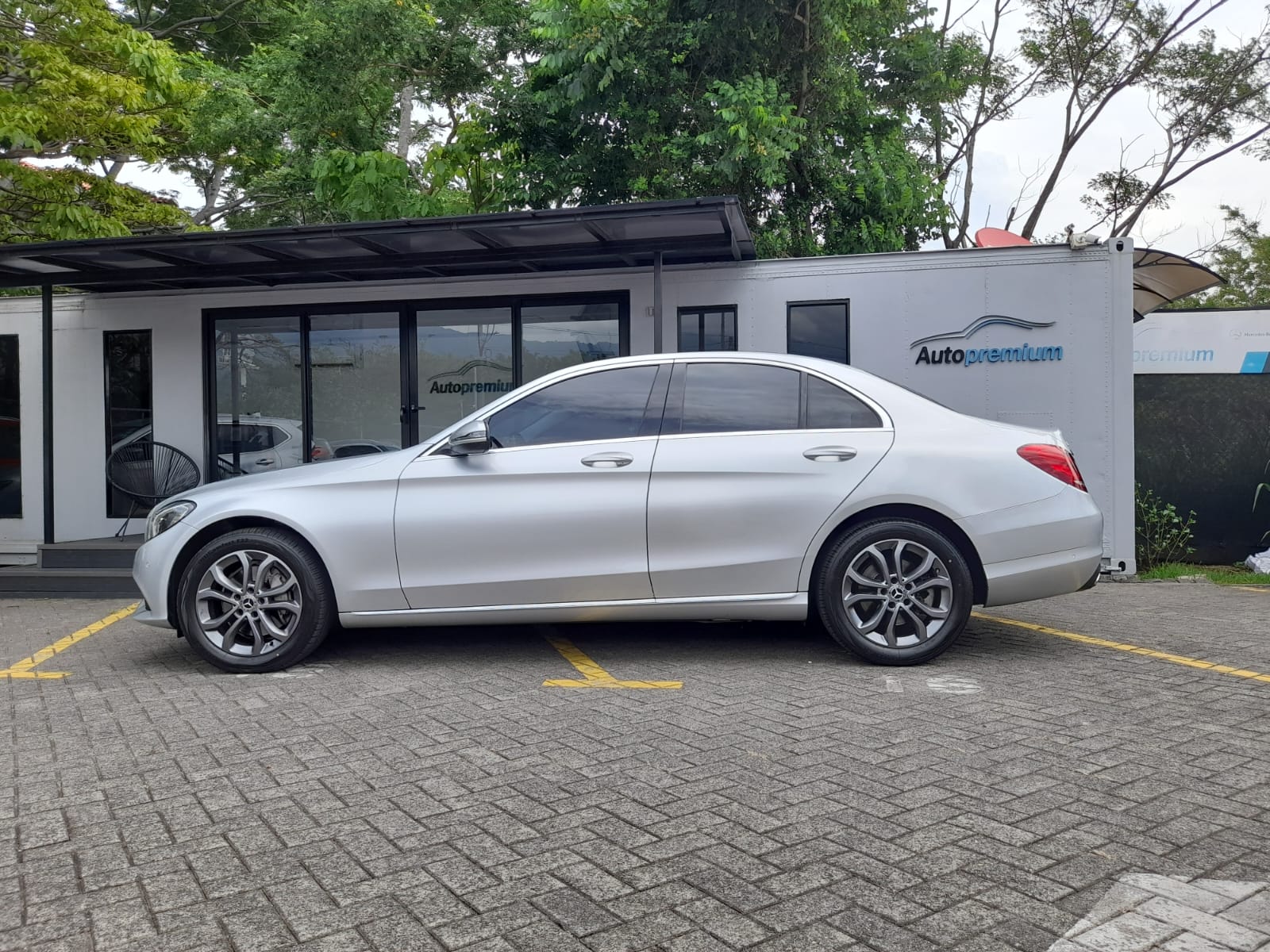 MERCEDES BENZ C250