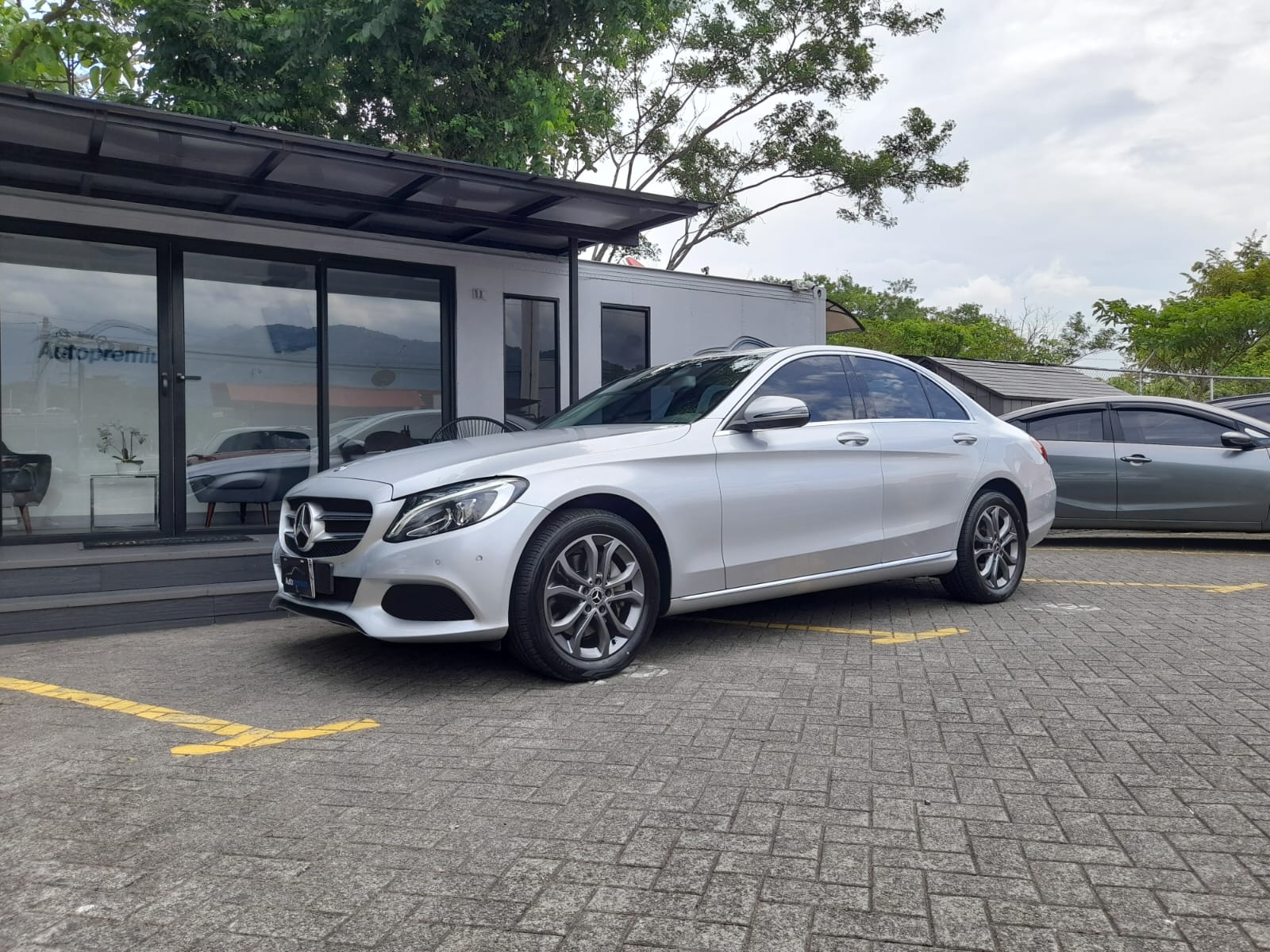 MERCEDES BENZ C250