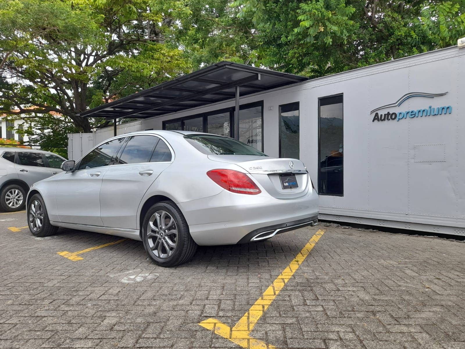 MERCEDES BENZ C250