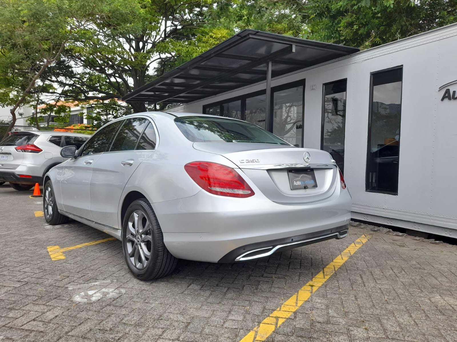 MERCEDES BENZ C250