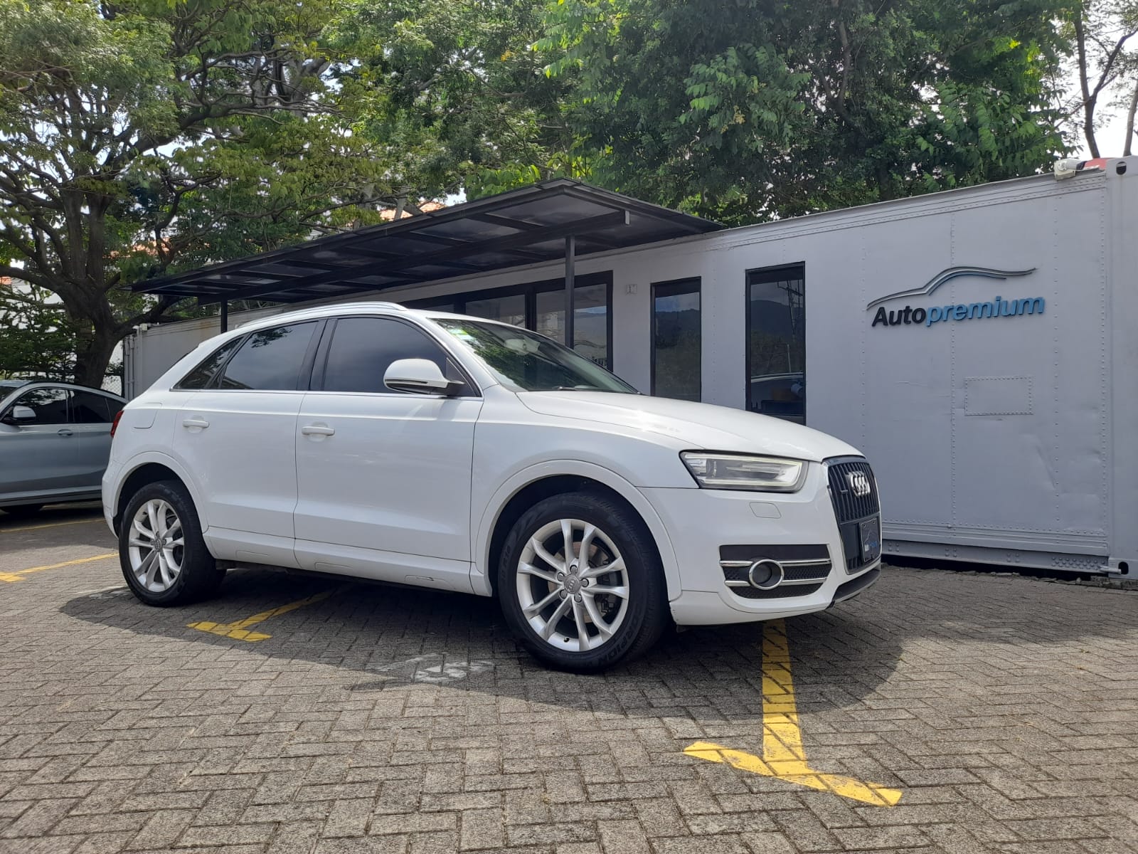 AUDI Q3