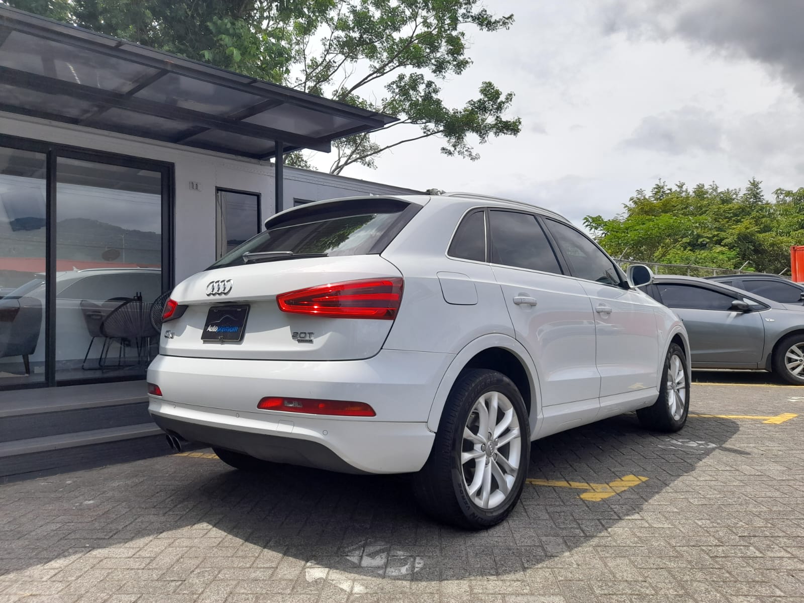 AUDI Q3