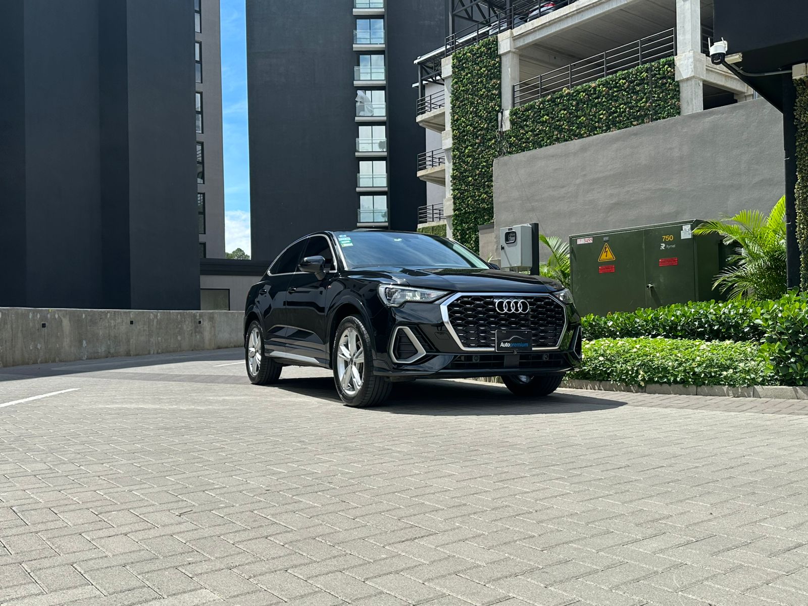 AUDI Q3 S-LINE