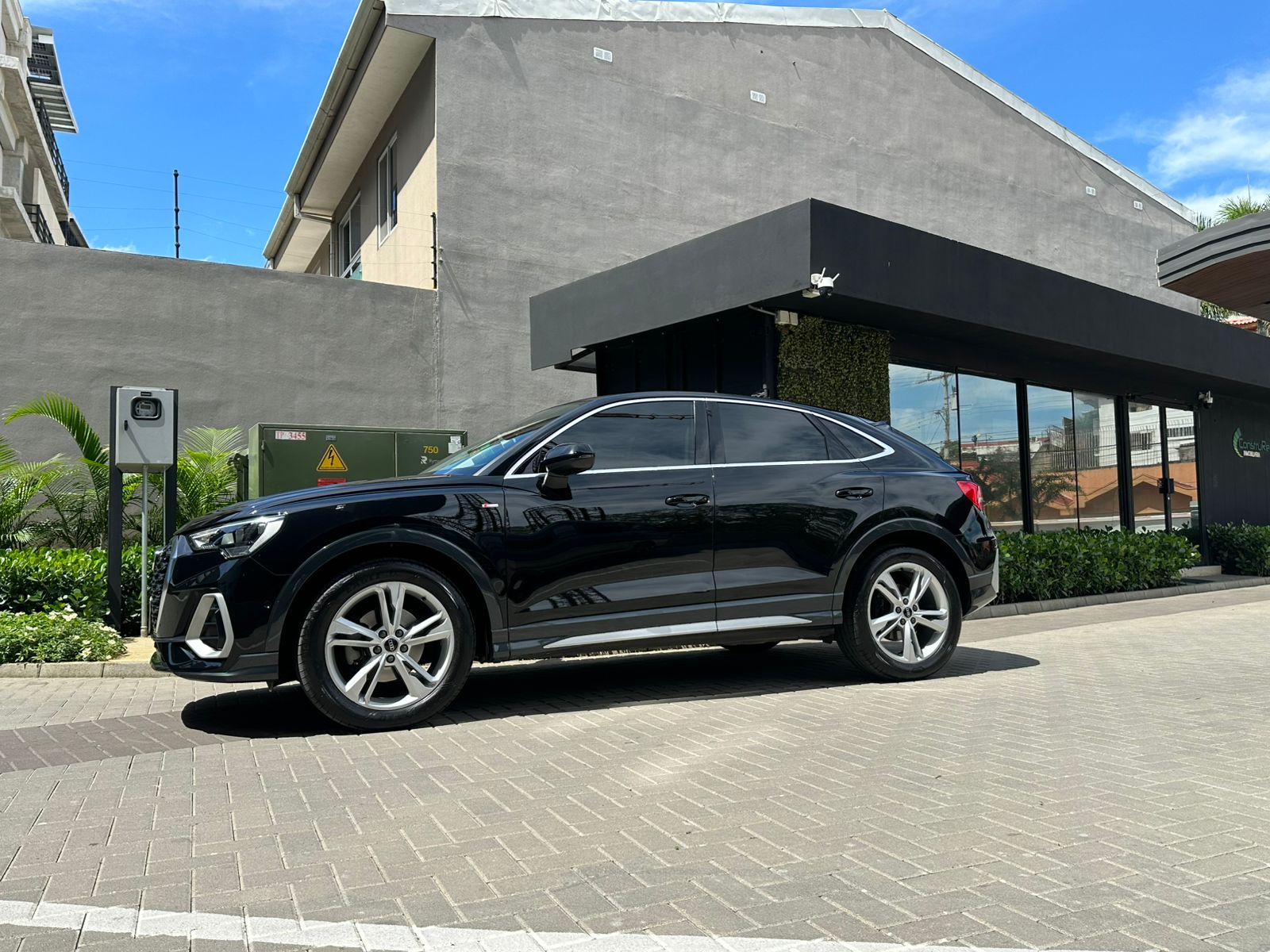 AUDI Q3 S-LINE