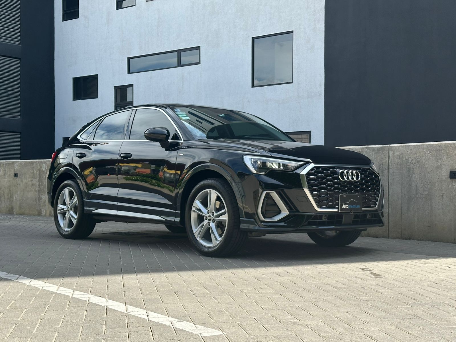 AUDI Q3 S-LINE