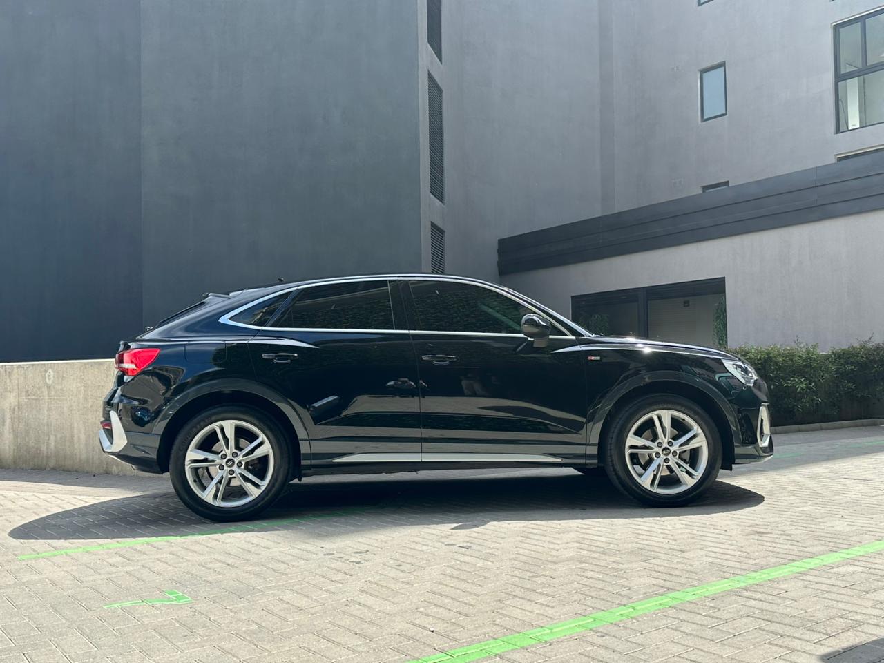AUDI Q3 S-LINE