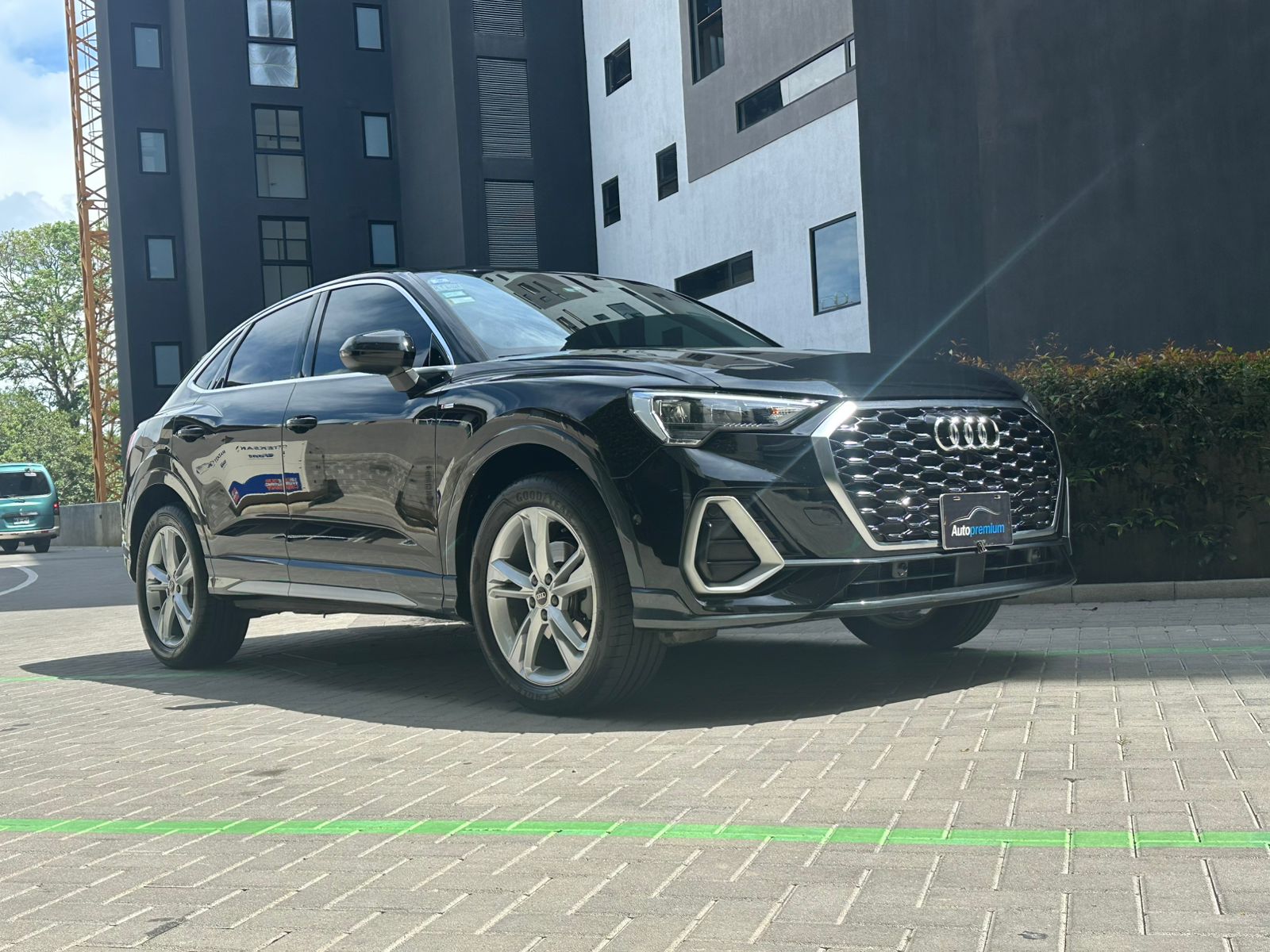 AUDI Q3 S-LINE