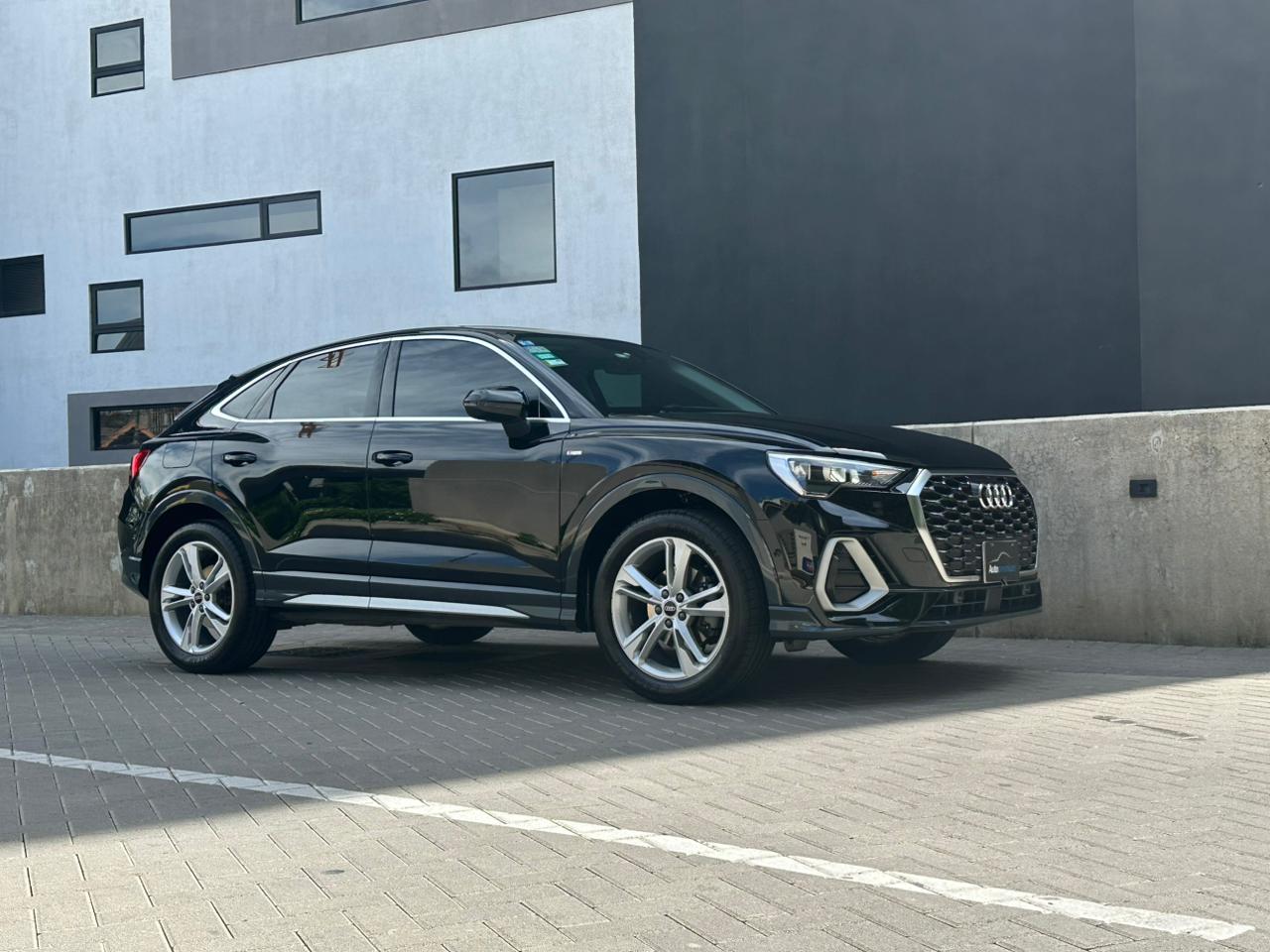 AUDI Q3 S-LINE
