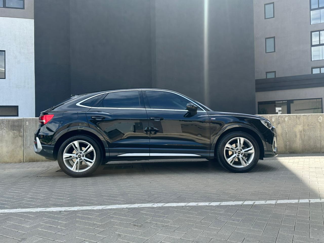 AUDI Q3 S-LINE