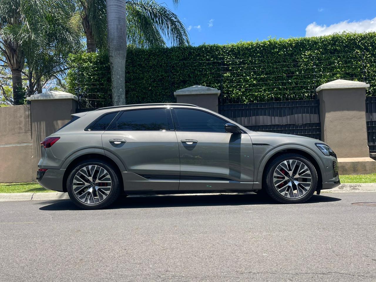 Q8 E-TRON QUATTRO S-LINE