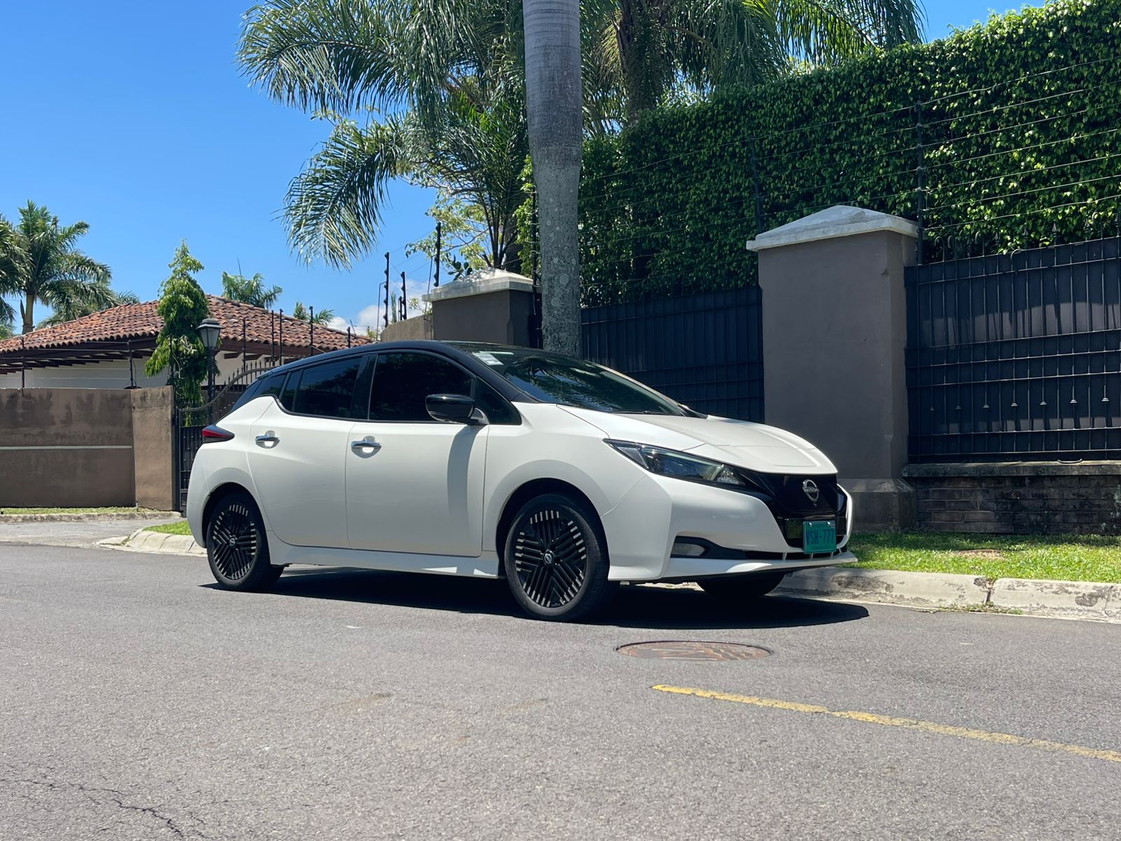 NISSAN LEAF