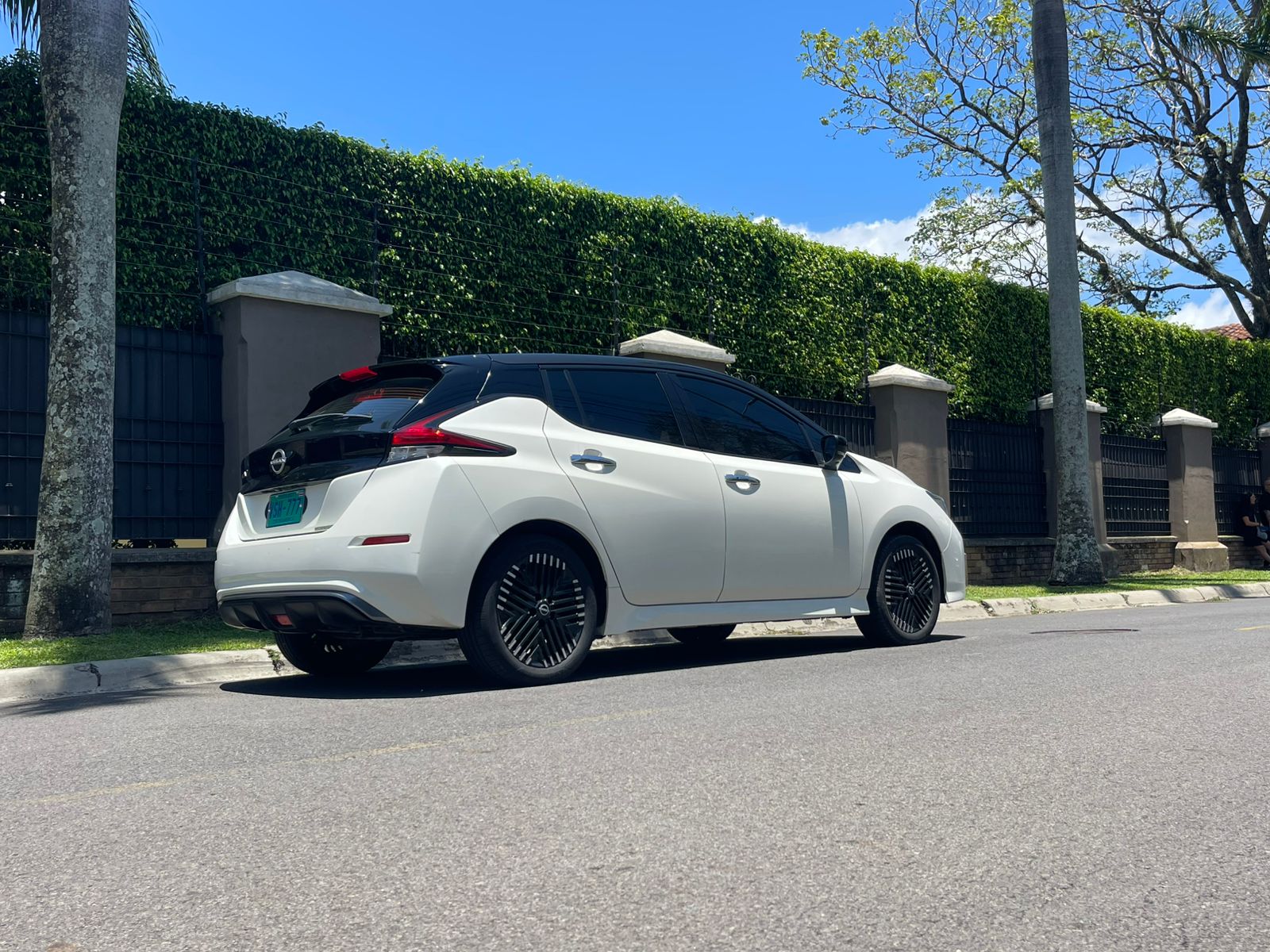 NISSAN LEAF