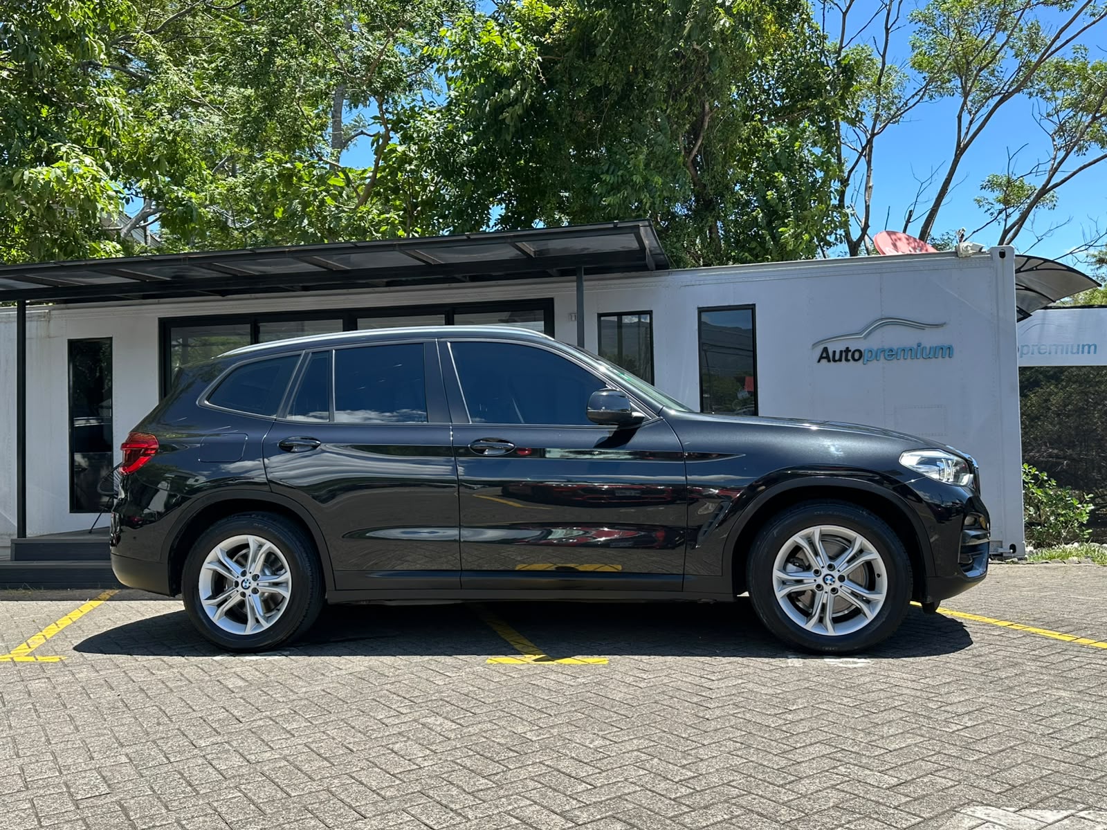 BMW X3 30i