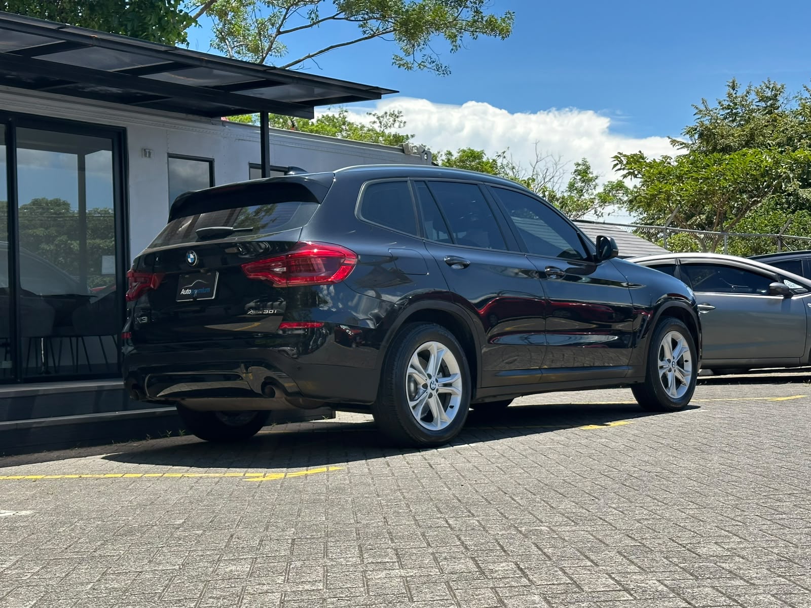 BMW X3 30i