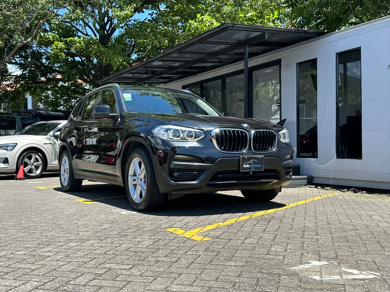 BMW X3 30i