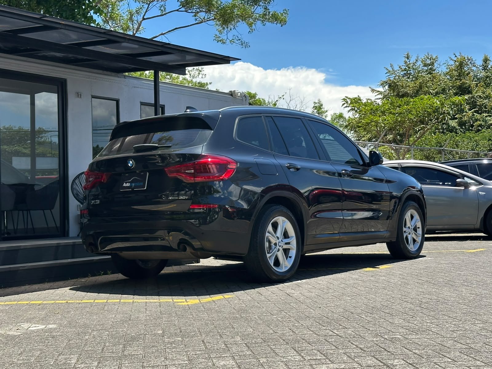 BMW X3 30i