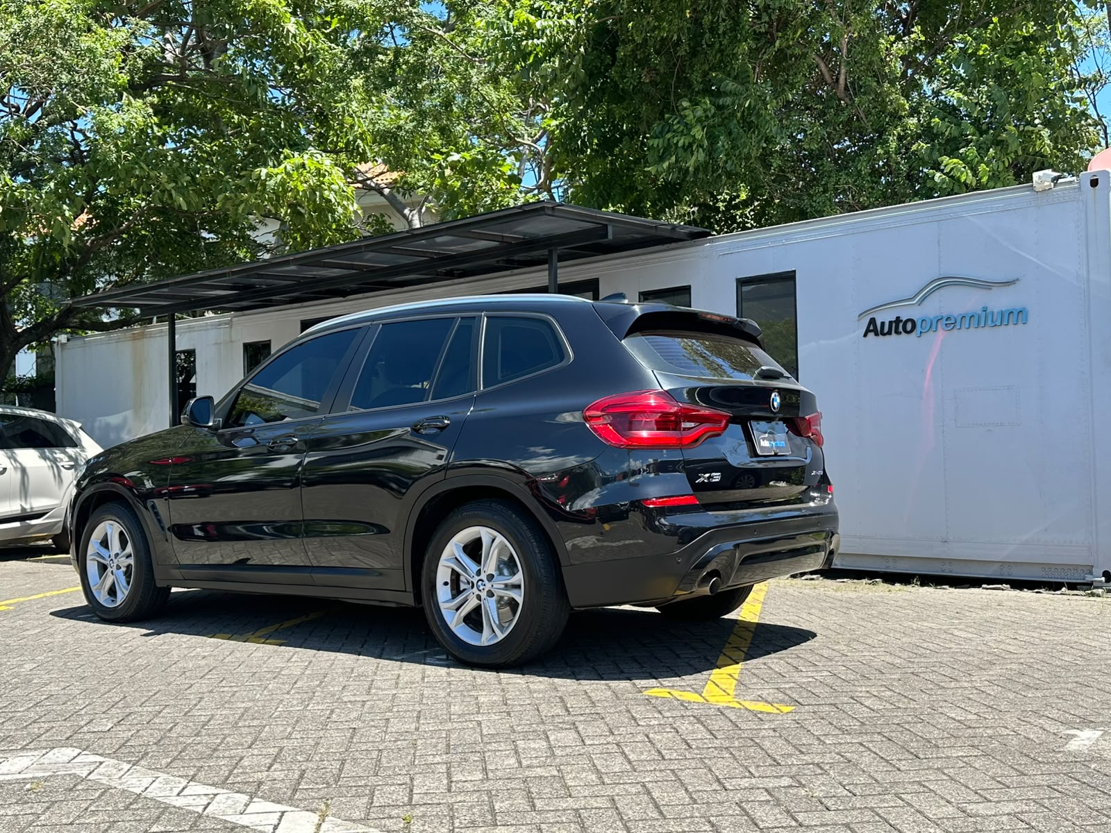 BMW X3 30i