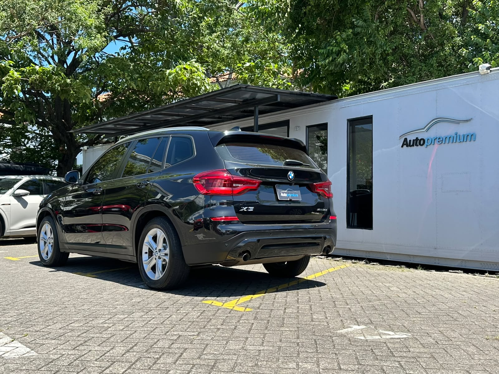 BMW X3 30i