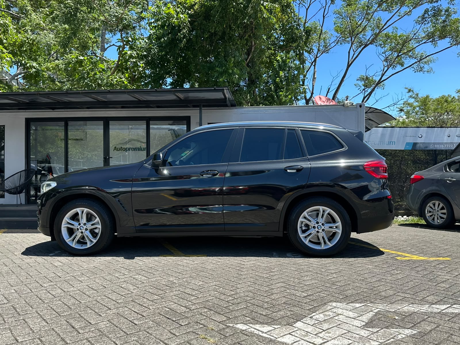 BMW X3 30i