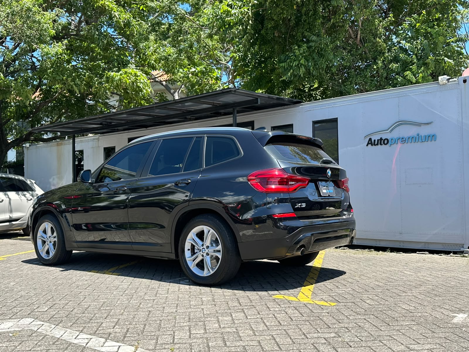 BMW X3 30i