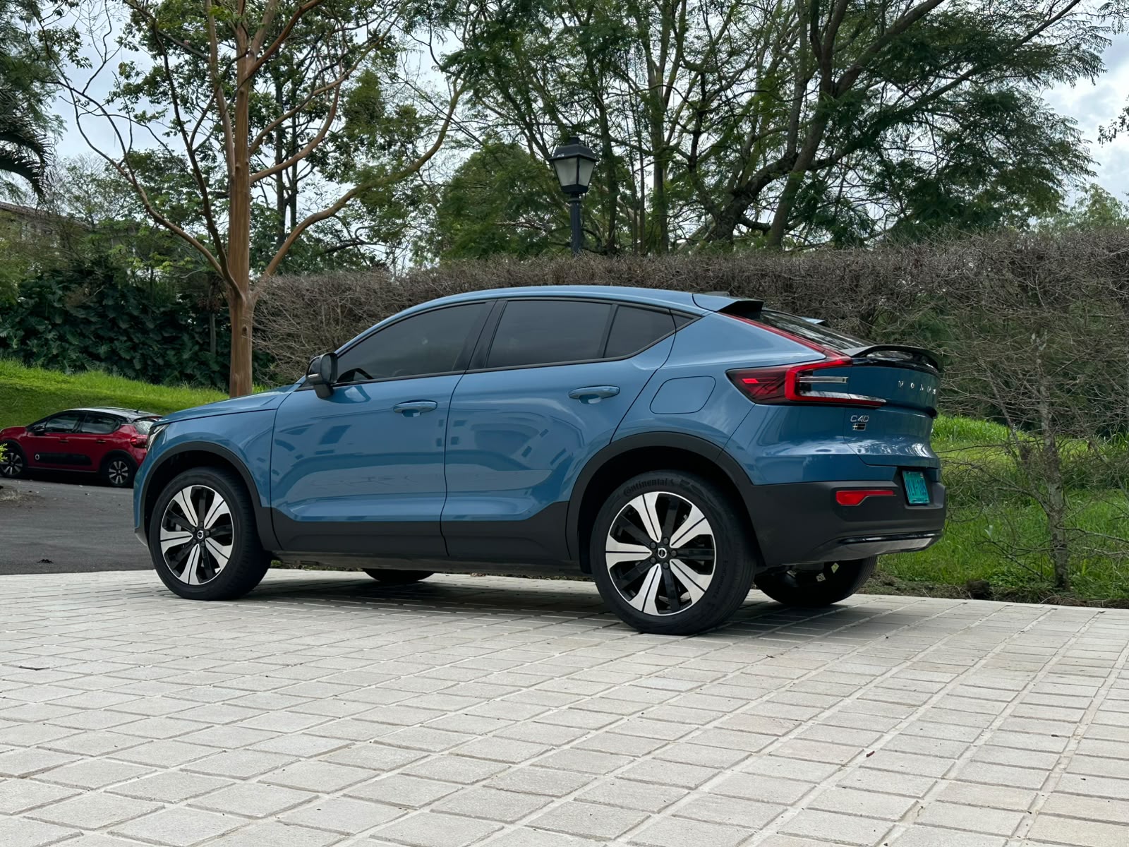 VOLVO C40 P8