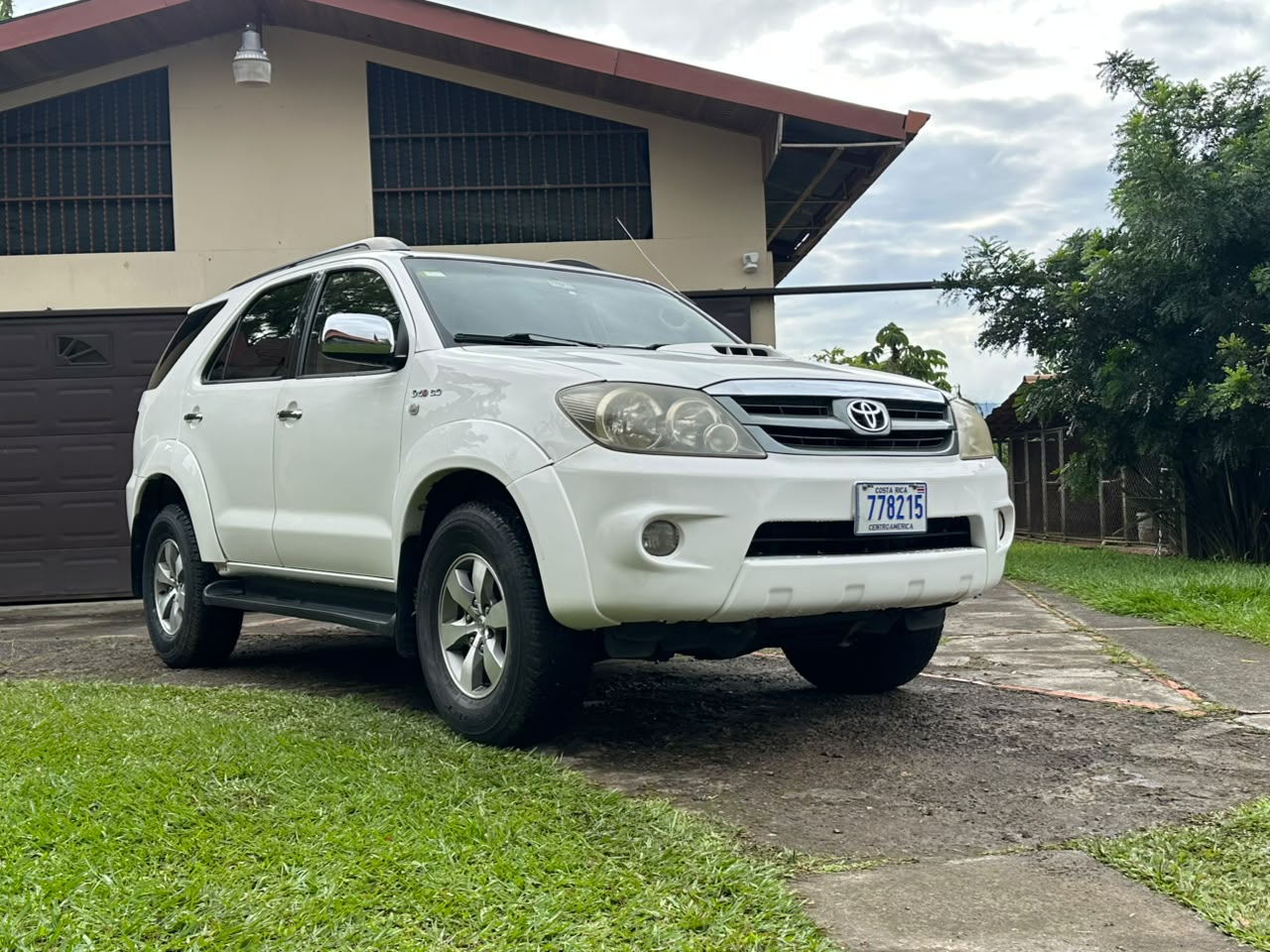 TOYOTA FORTUNER SRV