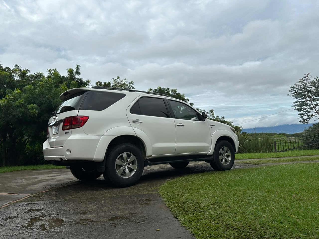 TOYOTA FORTUNER SRV