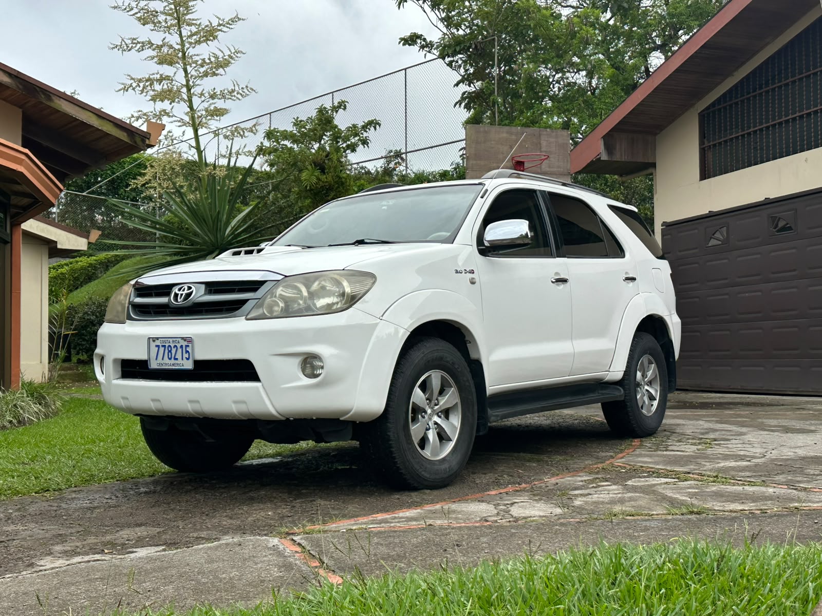 TOYOTA FORTUNER SRV