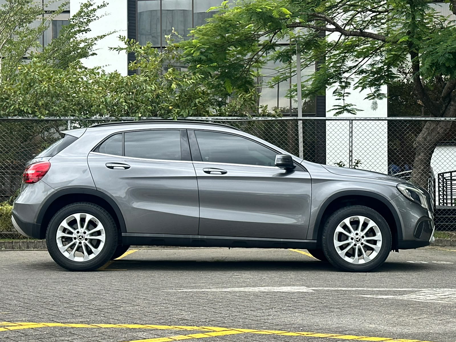 MERCEDES BENZ GLA 180