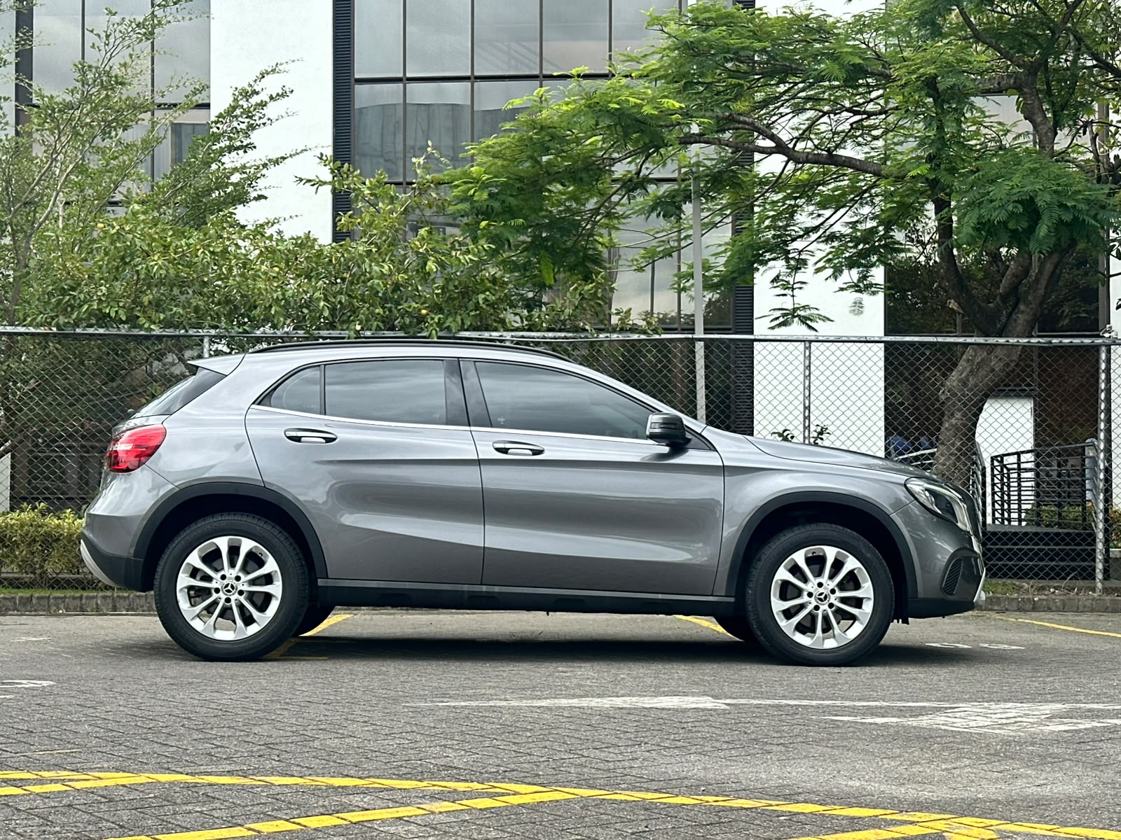 MERCEDES BENZ GLA 180
