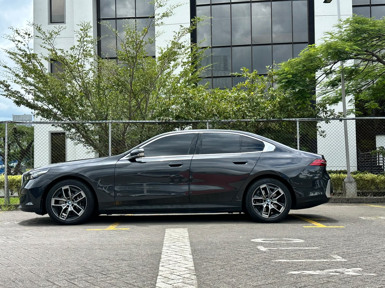 BMW i5 EDRIVE 40