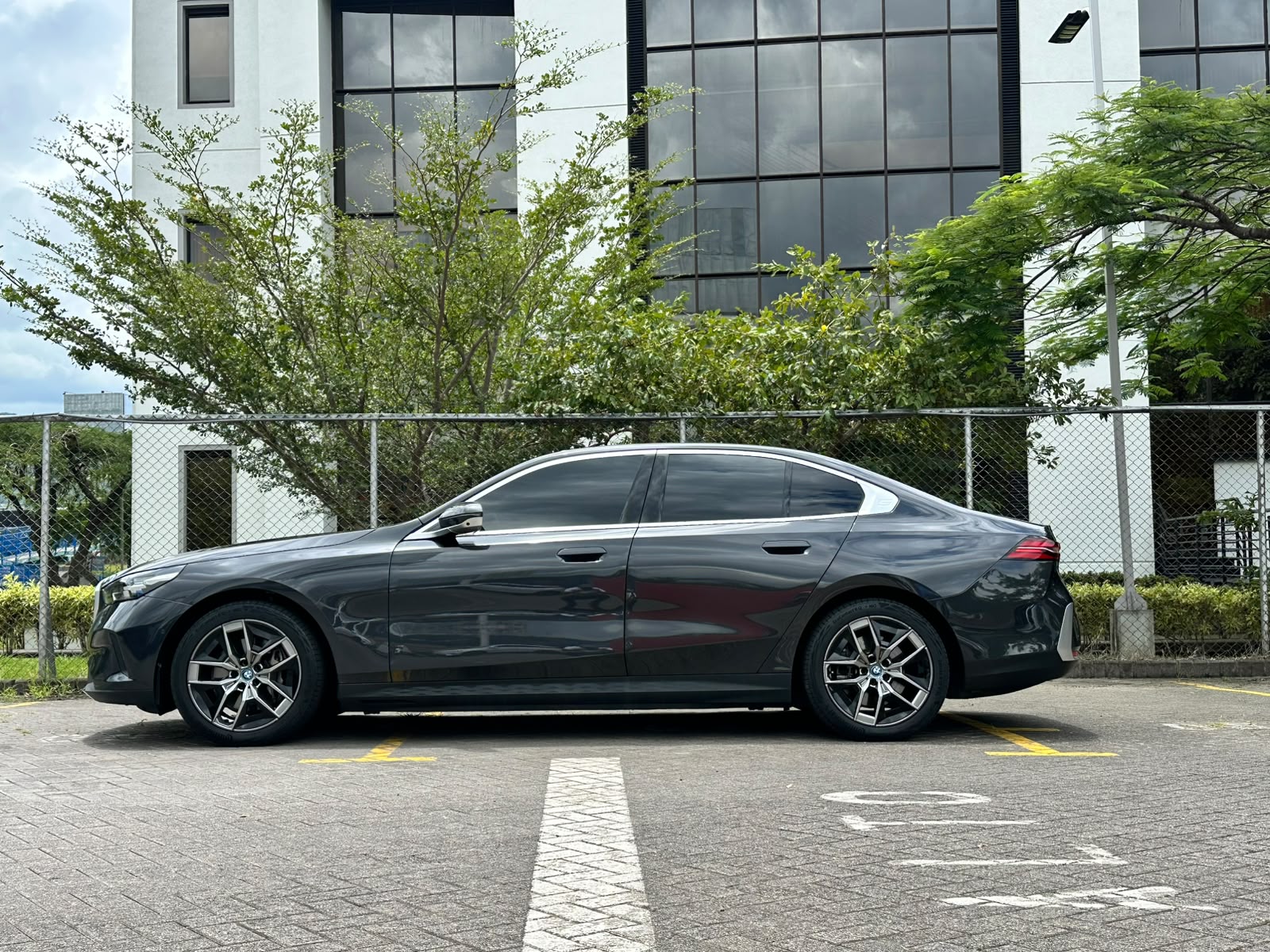 BMW i5 EDRIVE 40