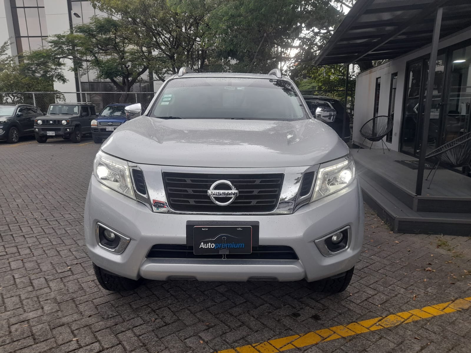 NISSAN FRONTIER LE