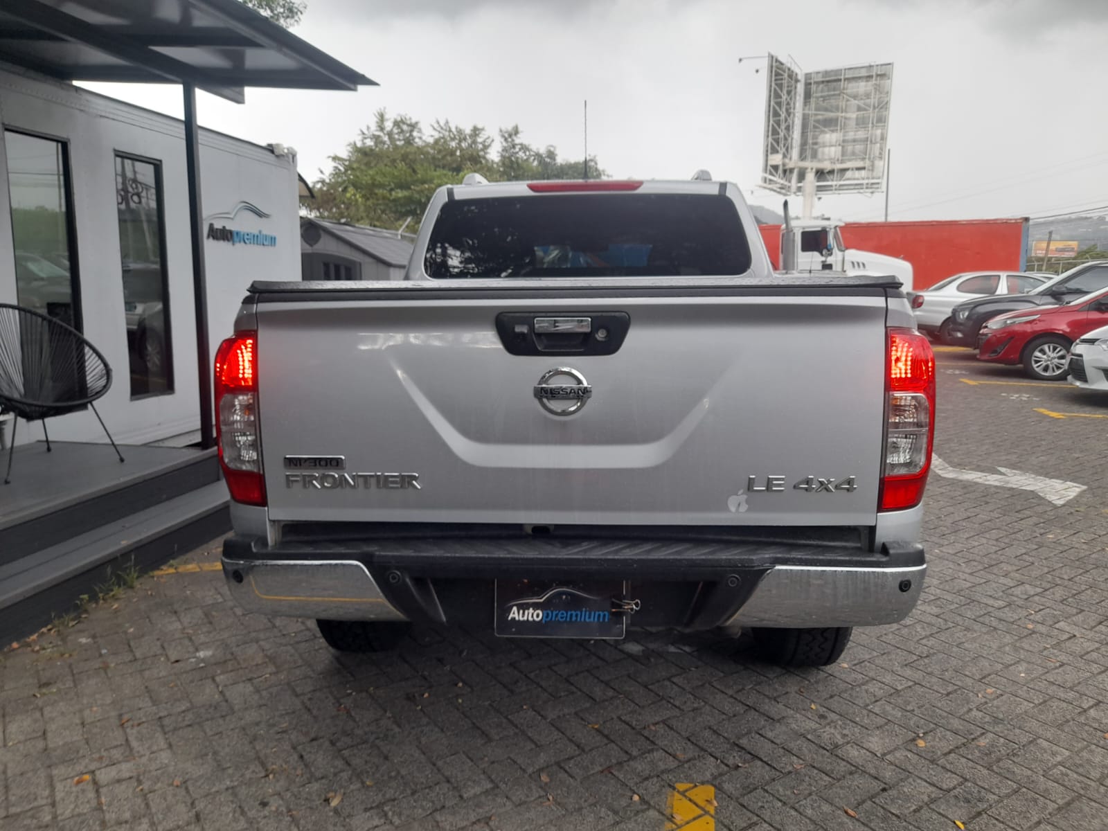 NISSAN FRONTIER LE