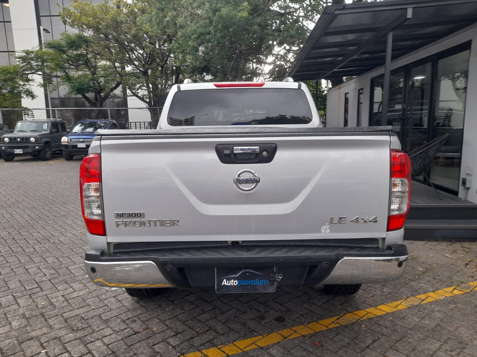 NISSAN FRONTIER LE
