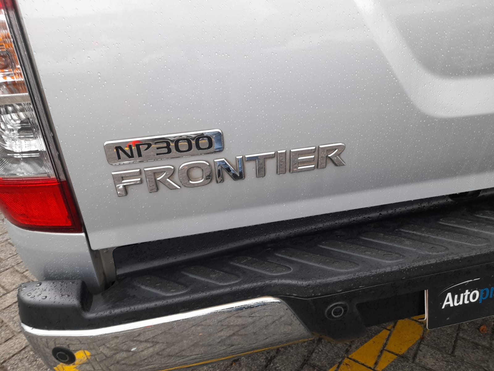 NISSAN FRONTIER LE