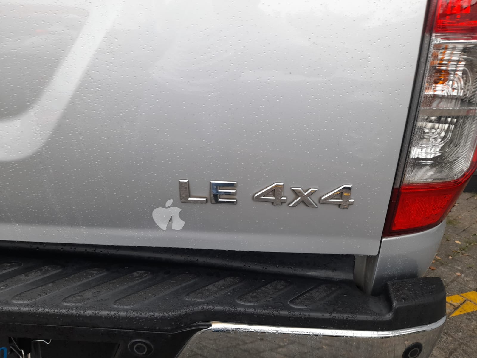 NISSAN FRONTIER LE